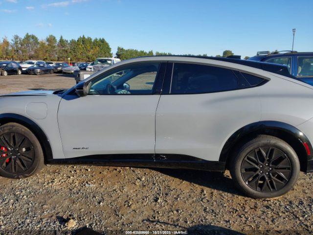 Ford Mustang Premium Image 12