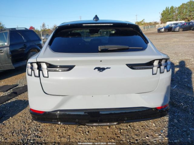 Ford Mustang Premium Image 16