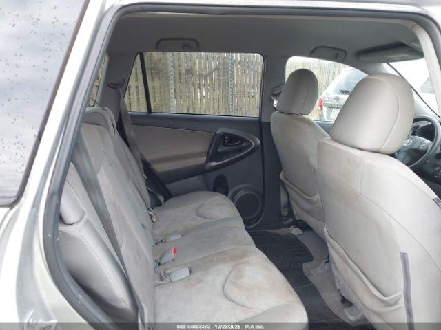 Toyota RAV4 Image 14