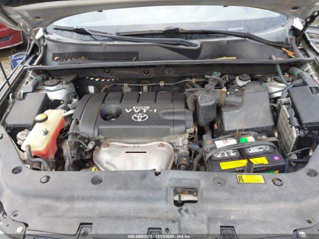 Toyota RAV4 Image 12