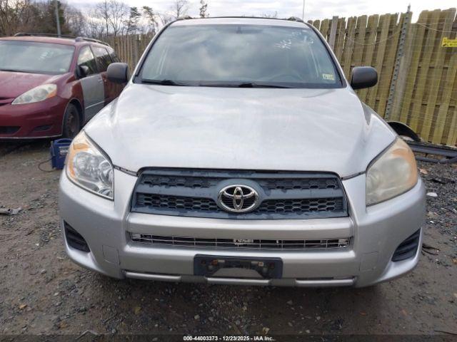 Toyota RAV4 Image 11