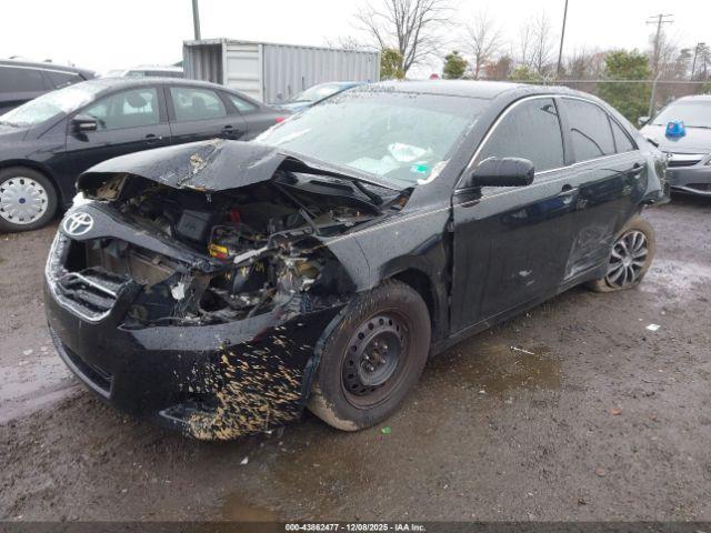 Toyota Camry Le Image 4