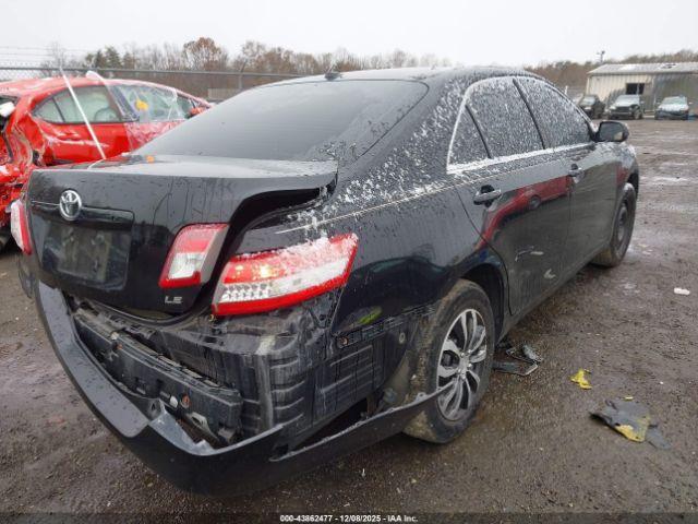 Toyota Camry Le Image 17