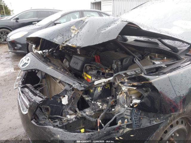 Toyota Camry Le Image 11