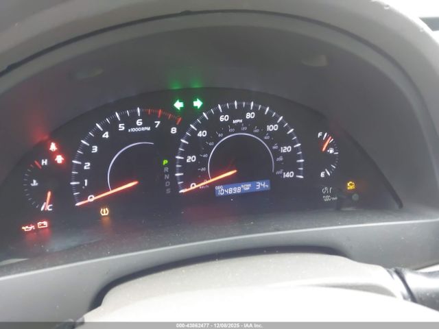 Toyota Camry Le Image 8