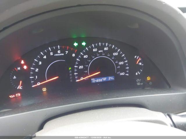 Toyota Camry Le Image 8