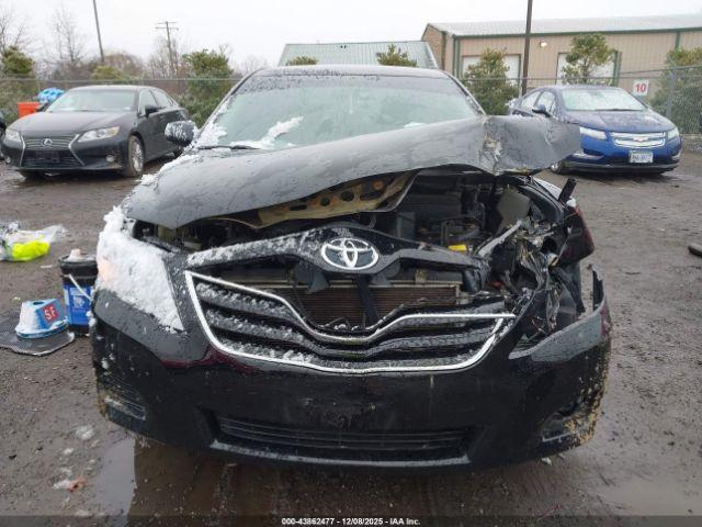 Toyota Camry Le Image 12