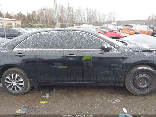 Toyota Camry Le Image 13