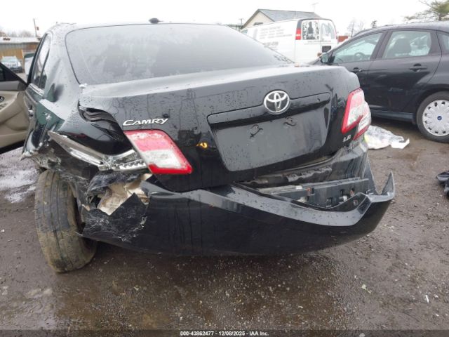 Toyota Camry Le Image 3