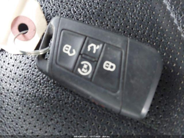 Volkswagen Tiguan 2.0t Sel R-line Image 9