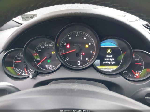 Porsche Cayenne Image 9