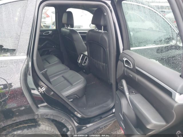 Porsche Cayenne Image 16
