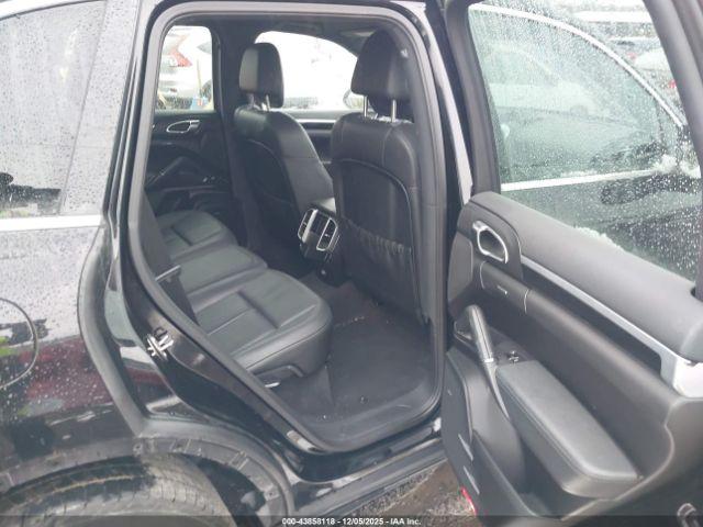 Porsche Cayenne Image 16