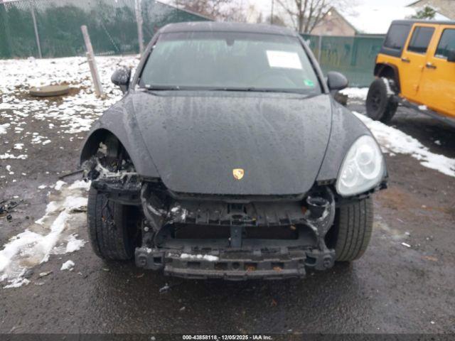 Porsche Cayenne Image 2