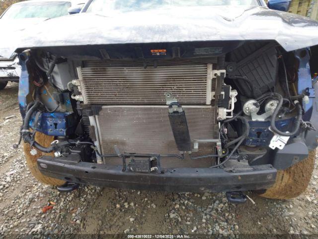 Nissan Frontier Sv 4x4 Image 10