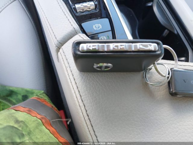 Volvo S90 T5 Momentum Image 17