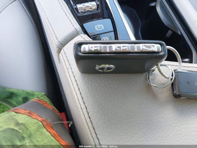 Volvo S90 T5 Momentum Image 17