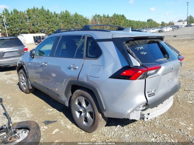 Toyota RAV4 Le Image 17