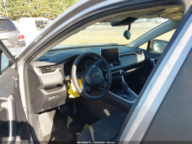 Toyota RAV4 Le Image 19