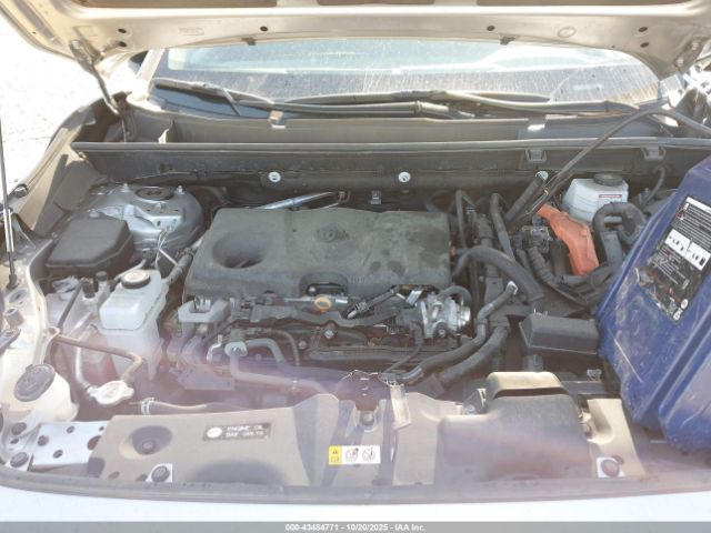 Toyota RAV4 Le Image 16