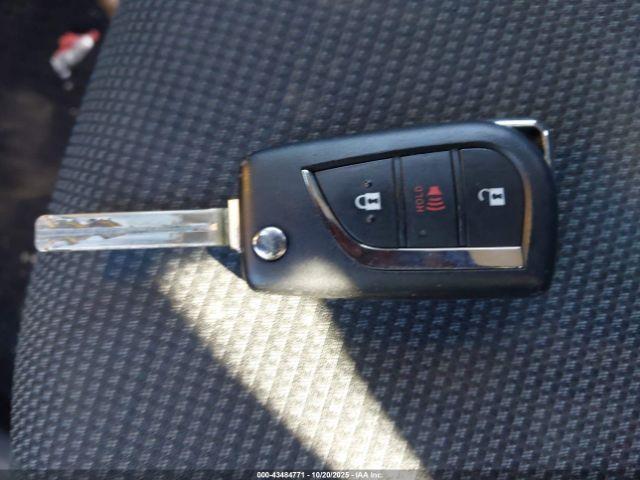 Toyota RAV4 Le Image 14