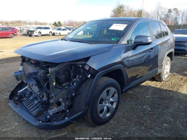 Toyota RAV4 Le Image 8