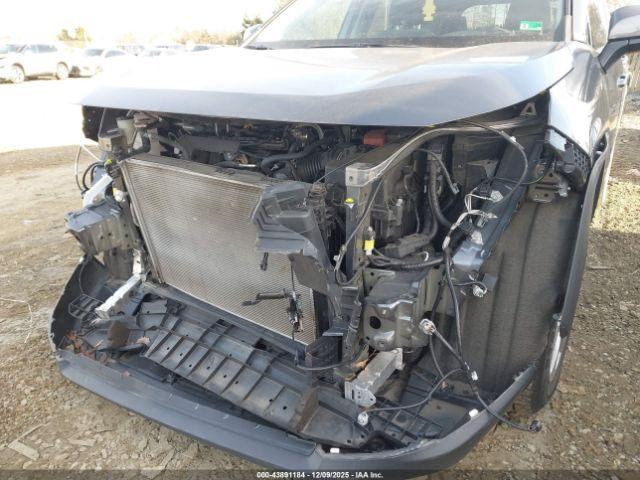 Toyota RAV4 Le Image 14