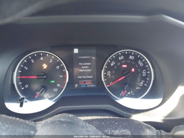 Toyota RAV4 Le Image 5