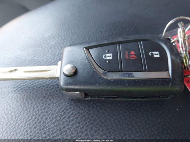 Toyota RAV4 Le Image 13