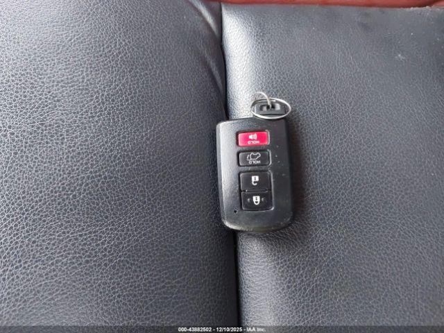 Toyota RAV4 Limited Image 6