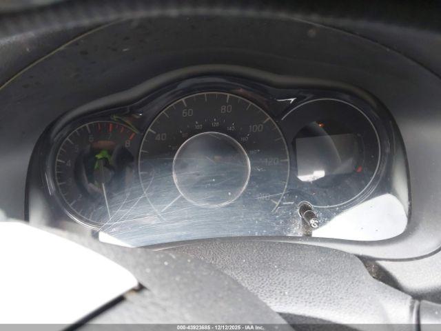 Nissan Versa Image 9