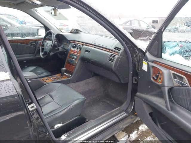 Mercedes-Benz E-Class Awd Image 2