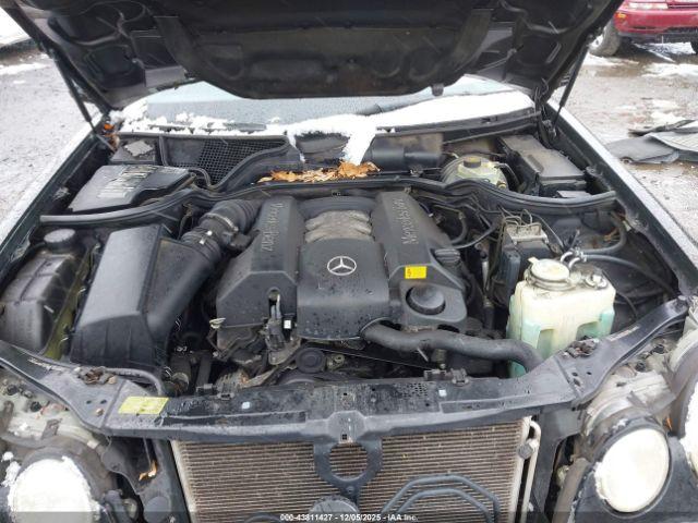 Mercedes-Benz E-Class Awd Image 10