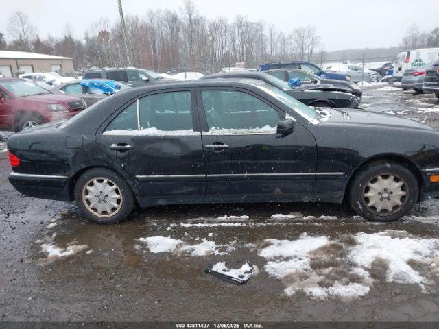 Mercedes-Benz E-Class Awd Image 11