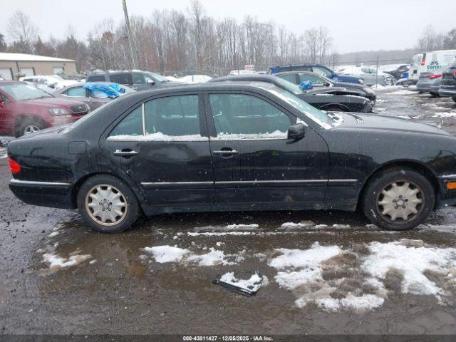 Mercedes-Benz E-Class Awd Image 11