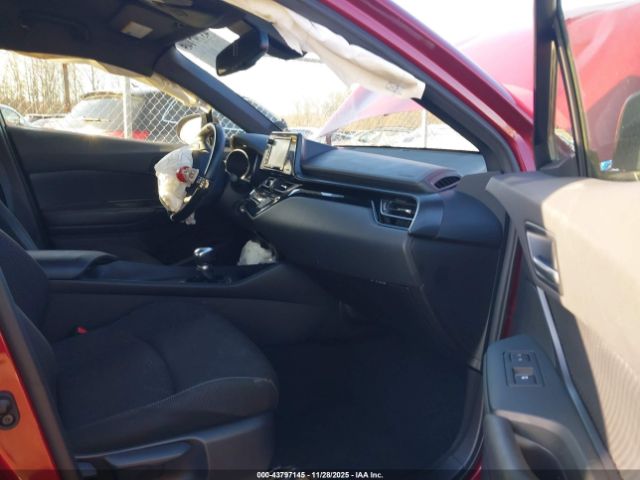 Toyota C-HR Xle Image 16