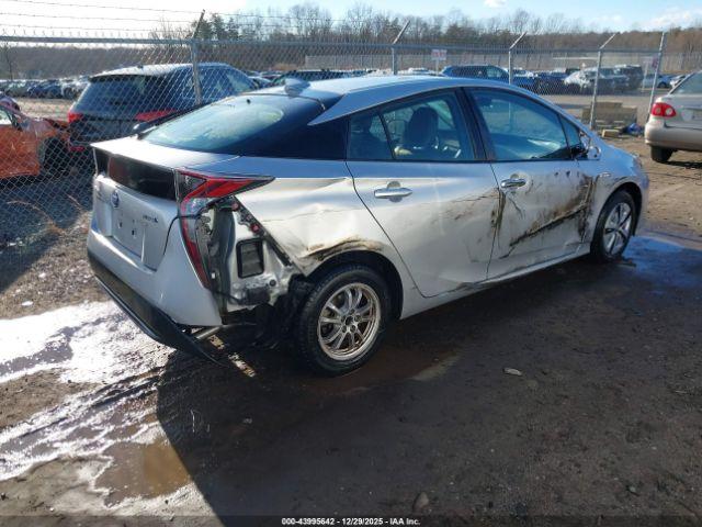 Toyota Prius Four Image 4