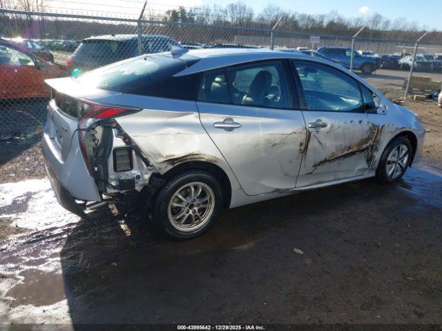 Toyota Prius Four Image 8