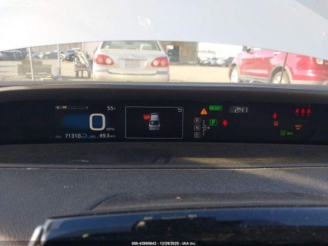 Toyota Prius Four Image 3