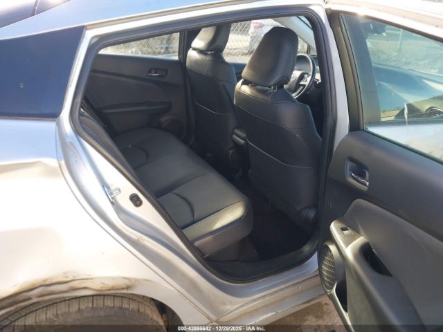 Toyota Prius Four Image 6