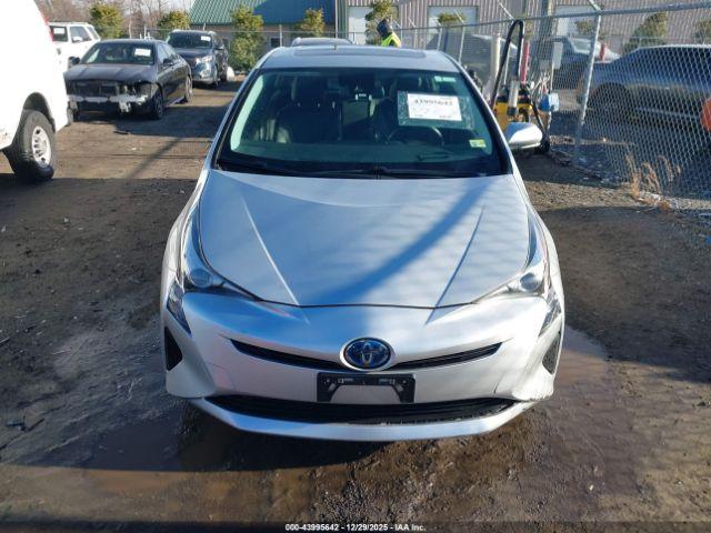 Toyota Prius Four Image 12