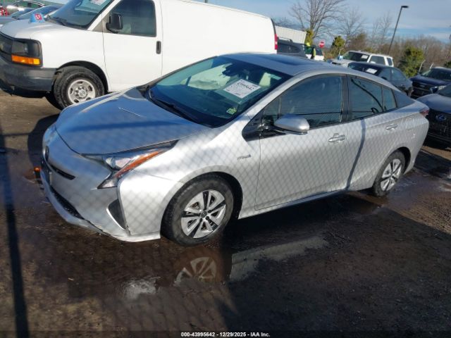 Toyota Prius Four Image 17