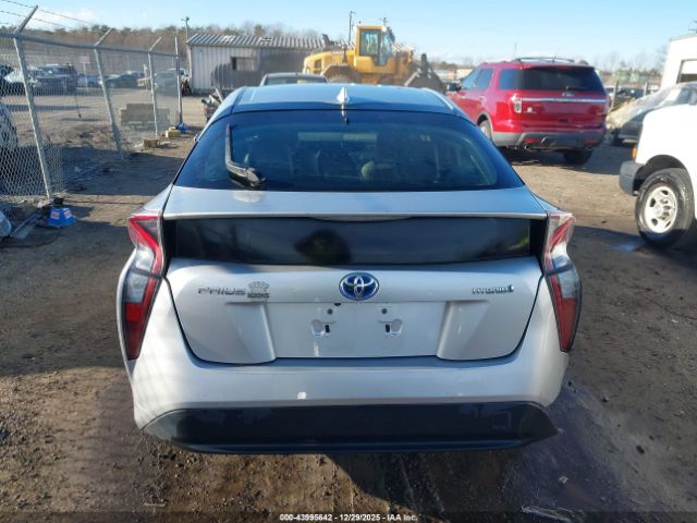 Toyota Prius Four Image 15