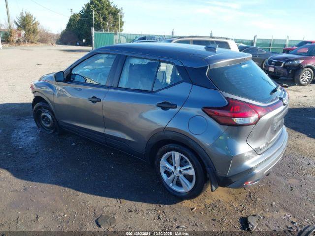 Nissan Kicks S Image 4