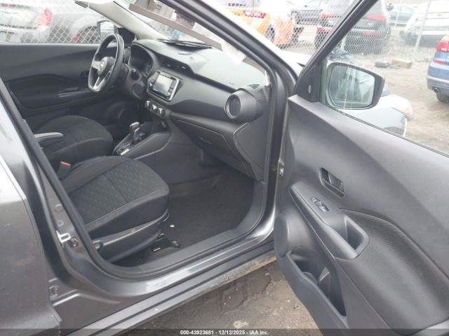 Nissan Kicks S Image 6