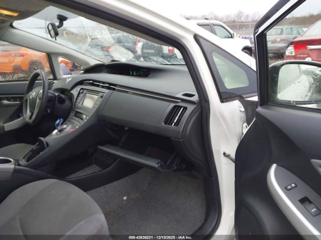 Toyota Prius Three Image 6