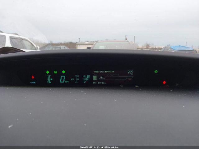 Toyota Prius Three Image 8