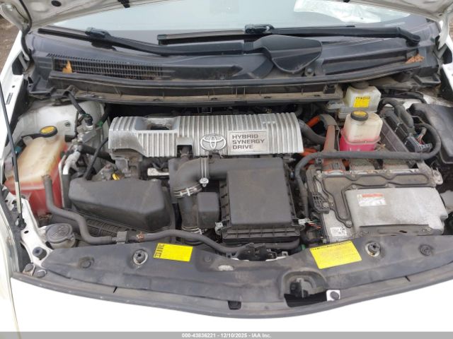 Toyota Prius Three Image 4