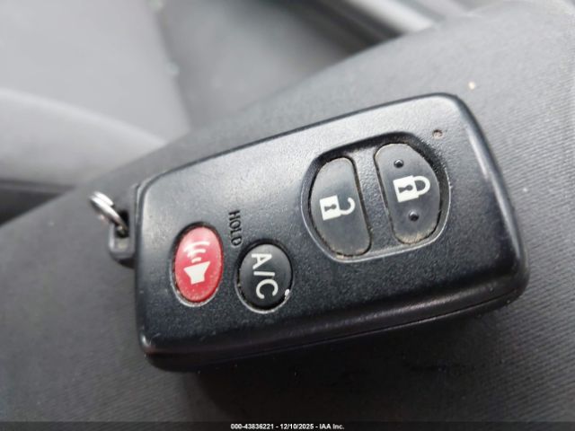 Toyota Prius Three Image 3