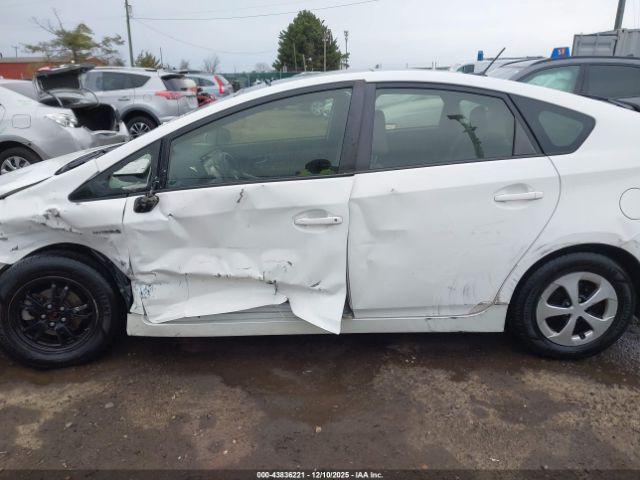 Toyota Prius Three Image 11